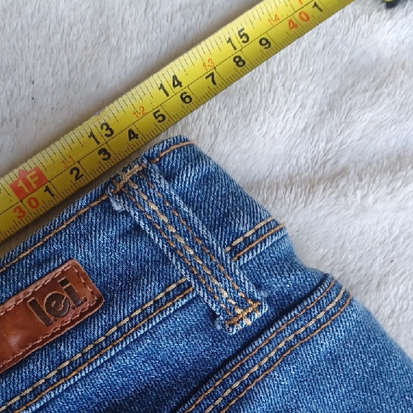 LEI Women's Flare Jeans in Deep Blue Size 3... Only Worn Once! - Picture 11 of 12